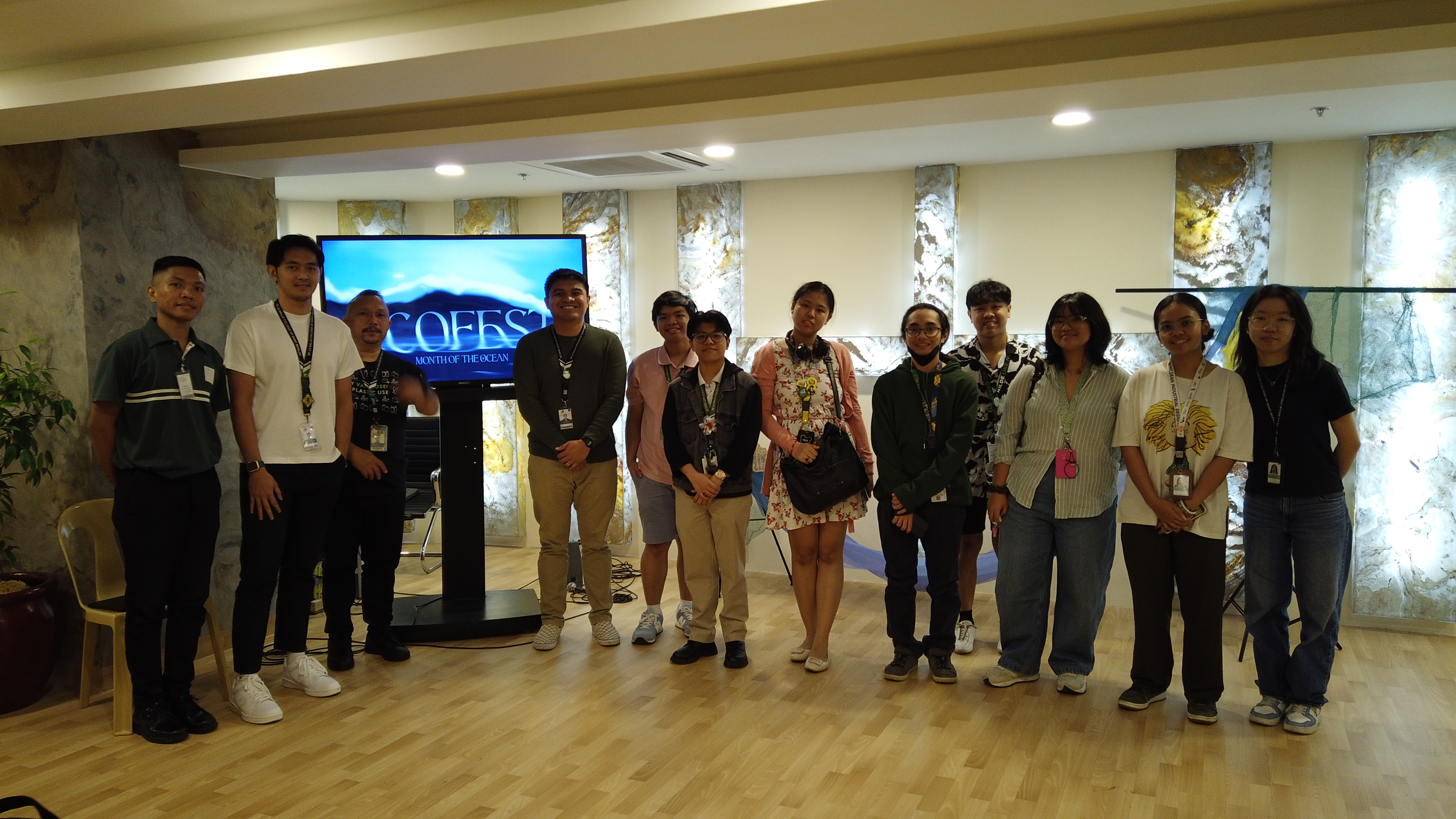 A picture of the attendees with Ecofest's speaker